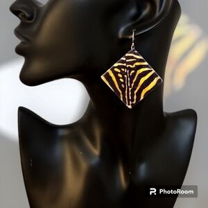 3/$30 VTG Zebra Print Shell Statement Dangle Hook Earrings